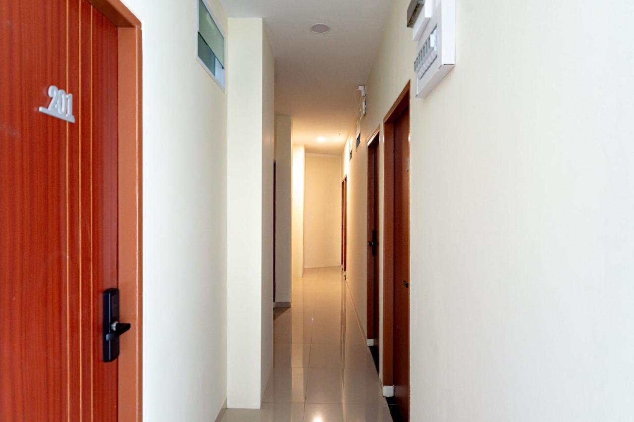 Reddoorz Plus At Komplek Abc Batu Aji Batam Kubuk Exterior foto